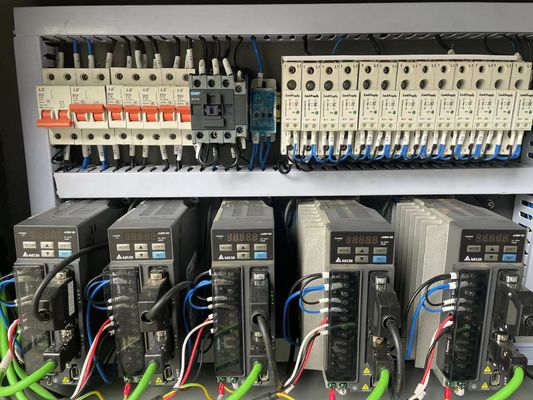 Macchina di imballaggio per asciugamani bagnati a 4 lati completamente automatica Macchina di imballaggio per asciugamani alcolici a singolo sacco