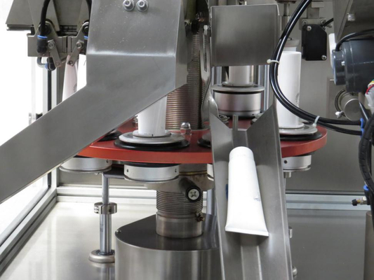 Macchine di riempimento e di sigillamento di tubi di alluminio morbido