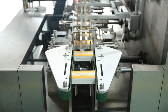 Piccola scatola ad alta velocità che imballa macchina d'inscatolamento d'imballaggio verticale automatica continua