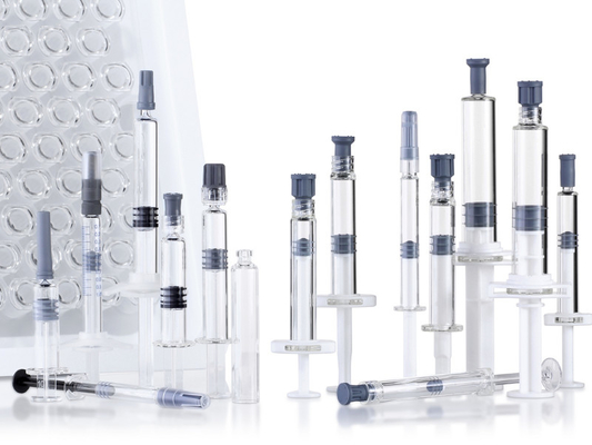 La plastica pre ha riempito la macchina di rifornimento della siringa 10 ml che precompilano la macchina della siringa