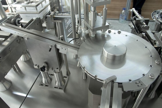 Macchina dentaria del materiale di riempimento della siringa precompilata iniezione automatica del macchinario di materiale da otturazione