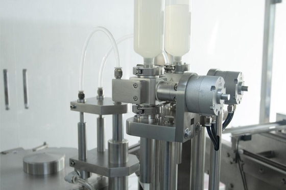 Macchina di riempimento di siringhe preriempite controllata da PLC per funzionamento automatico