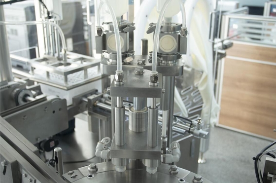 Macchina di riempimento della siringa precompilata attrezzatura della siringa asettica medica automatica