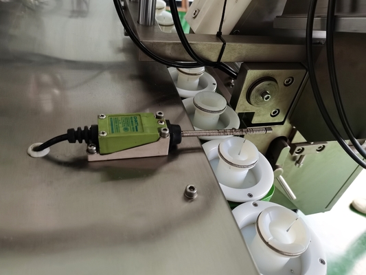Macchine per riempire tubi molli e sigillare con riscaldamento interno di materie plastiche composite con frigorifero per crema per mani