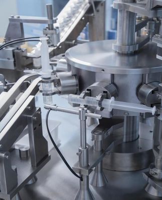 Macchina riempitrice per siringhe preriempite in plastica per farmaci liquidi monouso asettici automatici