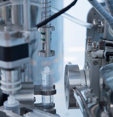 Macchina riempitrice per siringhe preriempite in plastica per farmaci liquidi monouso asettici automatici