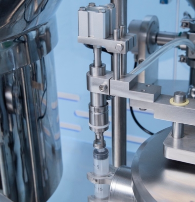 Controllo PLC completamente automatico Seringa pre-riempita Macchina di riempimento e chiusura Acciaio inossidabile 0,5-80ml