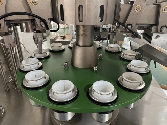 Macchina semiautomatica per riempire e sigillare la pasta con precisione ± 1% e sistema di controllo PLC