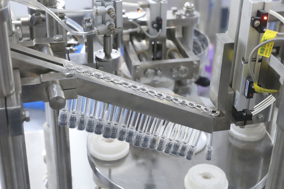 Macchina di riempimento automatico della siringa preriempita Luer Lock Capping Machine