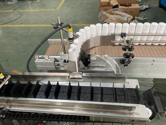 Macchina confezionatrice per scatole di cartone per flaconi di profumo