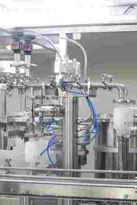 Macchina di riempimento per iniezione di acido ialuronico liquido farmaceutico Cartuccia Macchina automatica di riempimento di siringa