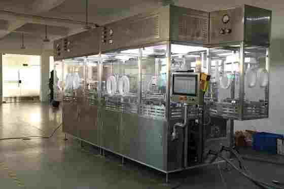 Macchina automatizzata ad alta velocità per riempimento di siringhe preriempite RTU per la produzione sterile