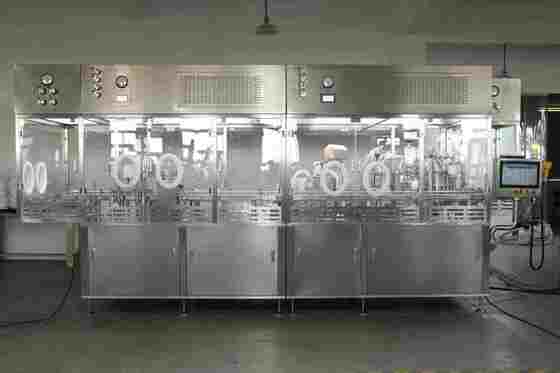 Macchina automatizzata ad alta velocità per riempimento di siringhe preriempite RTU per la produzione sterile
