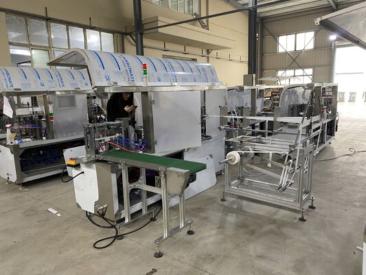 Macchina di imballaggio per asciugamani bagnati a 4 lati completamente automatica Macchina di imballaggio per asciugamani alcolici a singolo sacco