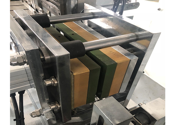 Tessuto bagnato completamente automatico che fa macchina, a più effetti un--un nelle strofinate del dispositivo di rimozione di trucco che fanno macchina